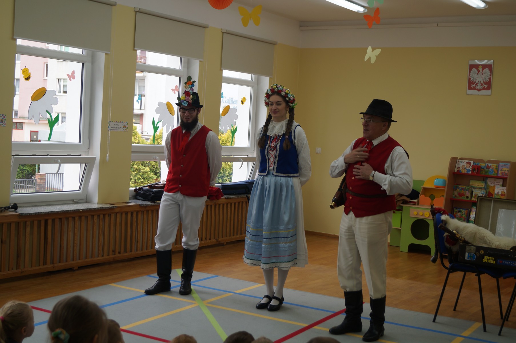 Koncert muzyczny " Nasza koza beczy, bo ją bolą plecy"